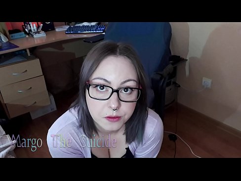 ❤️ Kynþokkafull stelpa með gleraugu sýgur dildó djúpt á myndavélinni ❤️❌ Kynlífsmyndband á klám is.eviewporn.ru ﹏