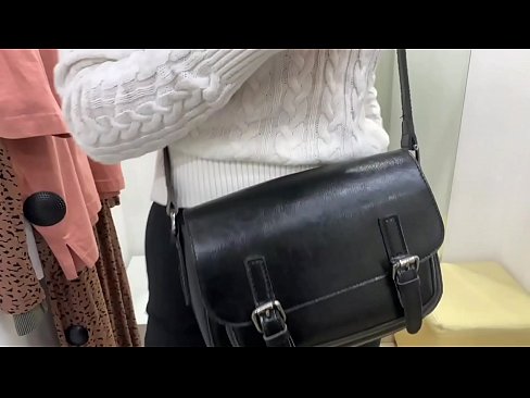 ❤️ Almenn sjálfsfróun ungrar tíkar FeralBerry með dildó í mátunarklefa ❤️❌ Kynlífsmyndband á klám is.eviewporn.ru ﹏